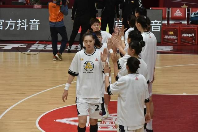 顾言忠点头道：好的辰儿，一会我让秘书给你安排个位子。